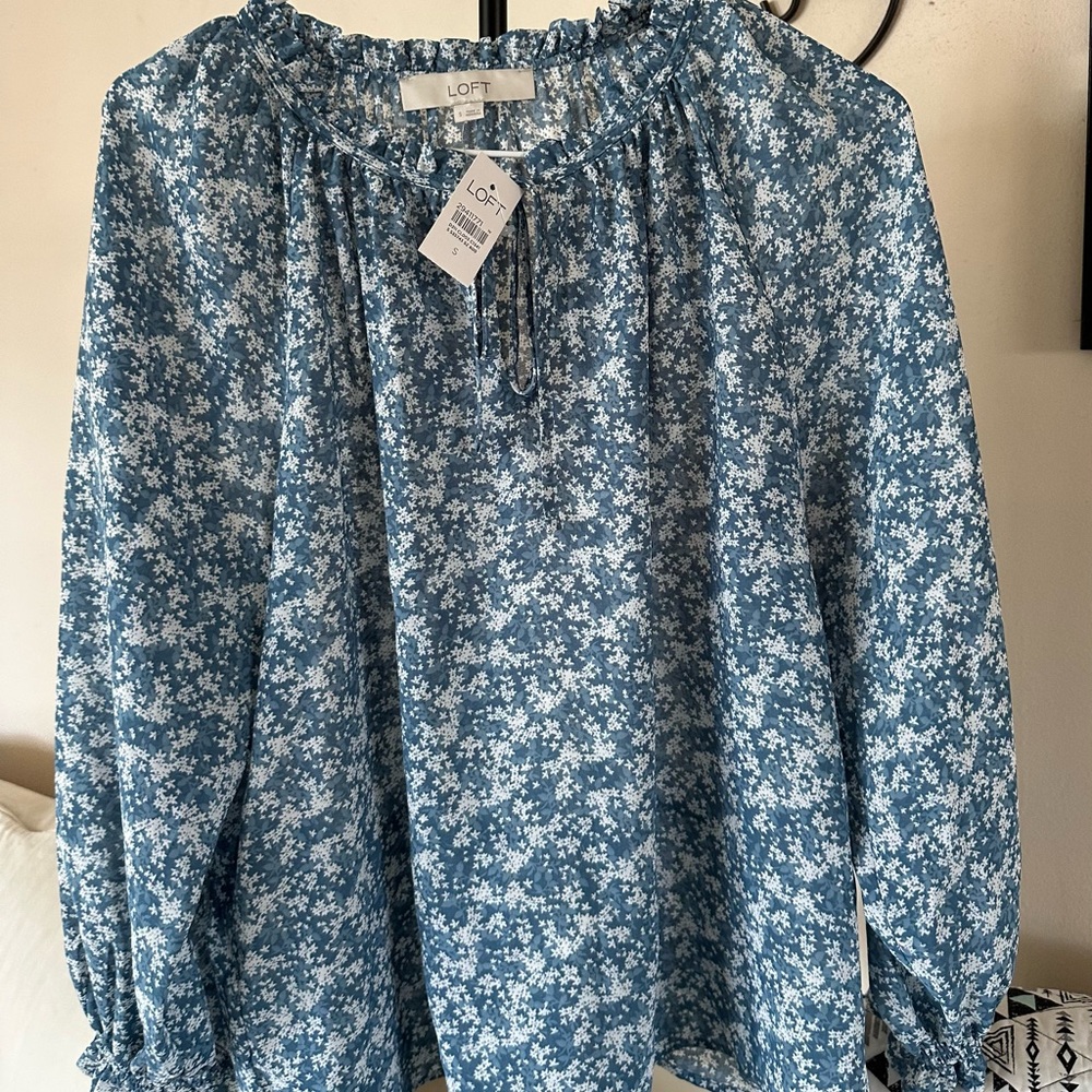 NWT LOFT Blue White Floral Blouse S - Picture 1 of 11